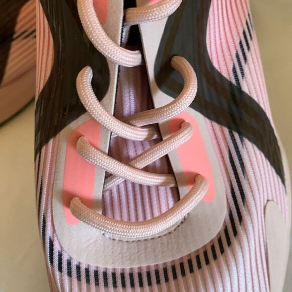 Fabletics athletic shoes size 11. Manhattan air performance sneaker - Picture 13 of 14